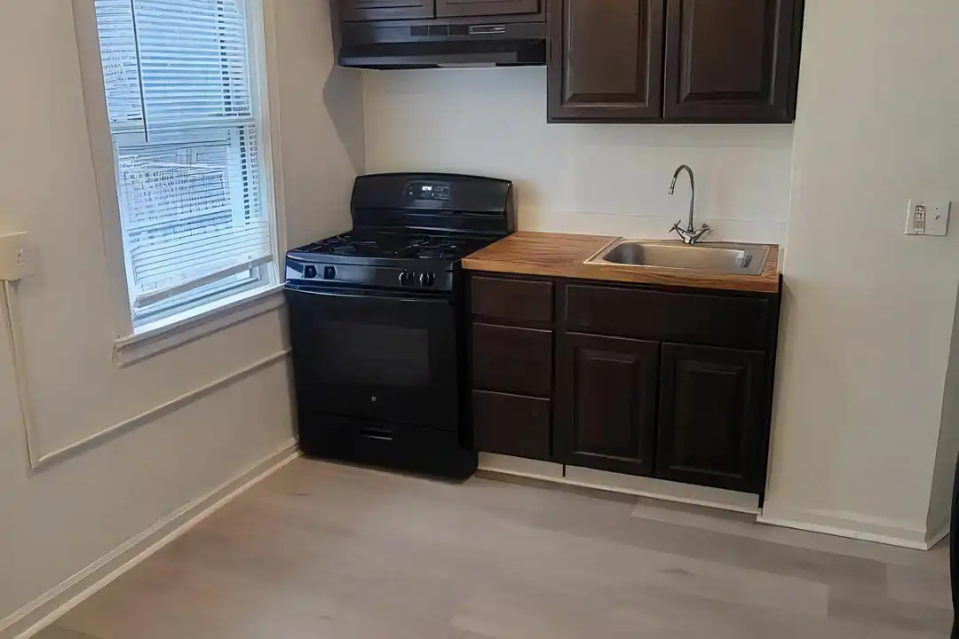 814 51st St NE - View 3