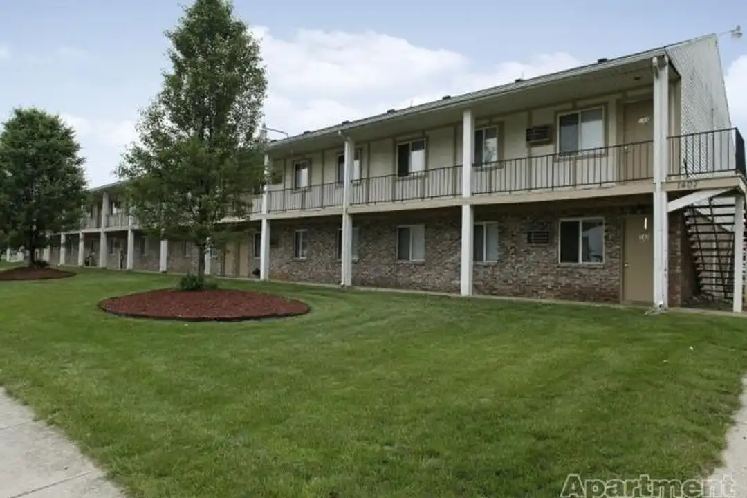1350 Brookview Dr – photo 1