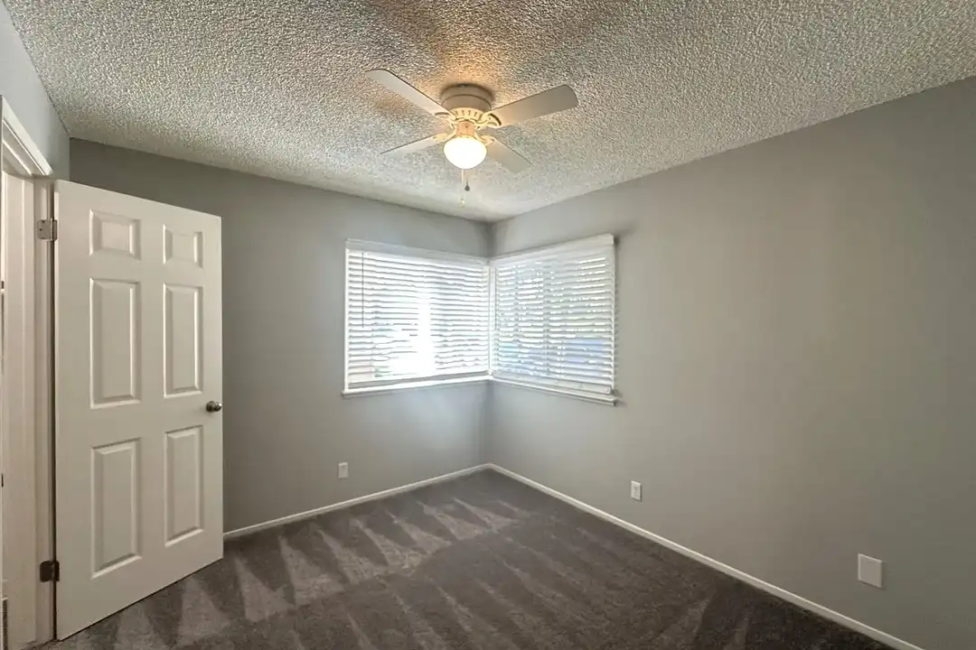 330 W Acacia Street - More