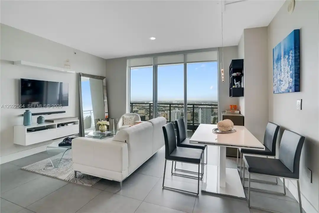 Apartment in Miami - More