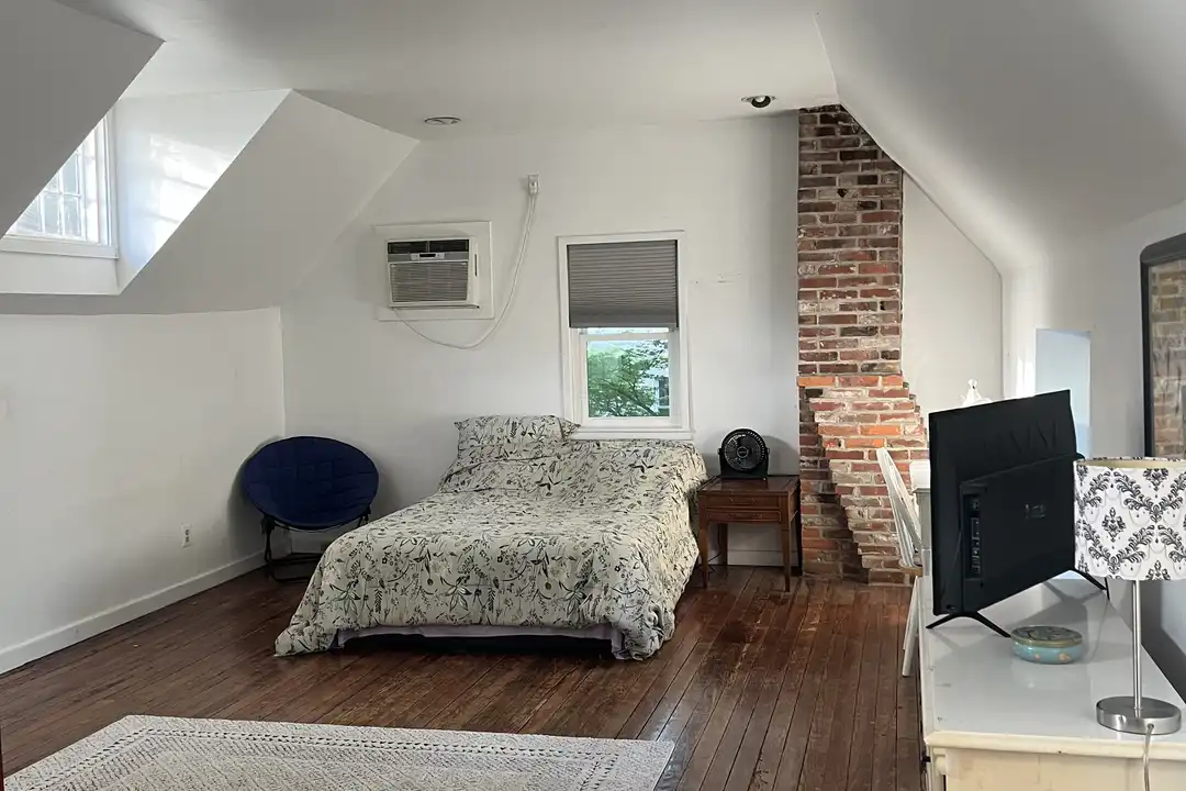 302 S Orange St unit Carriage house - View 5