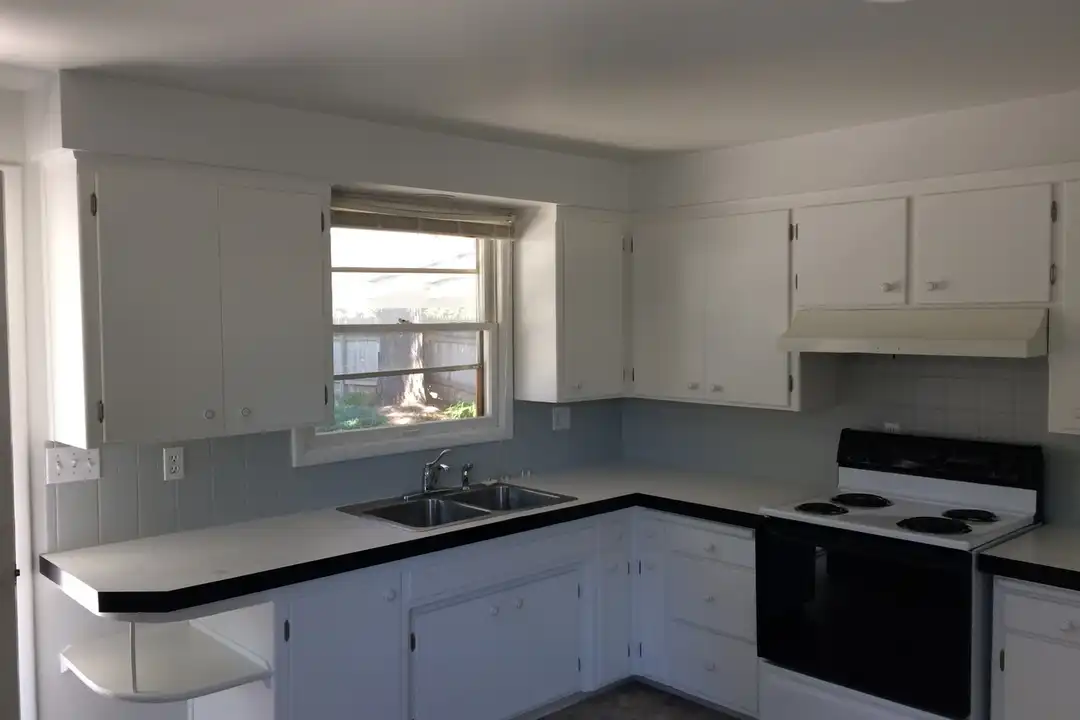 1629 E 34th Ave - View 2
