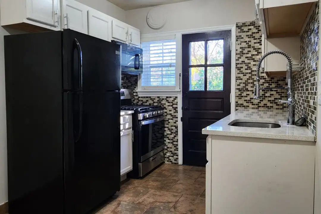1026 Sanford Avenue – photo 1
