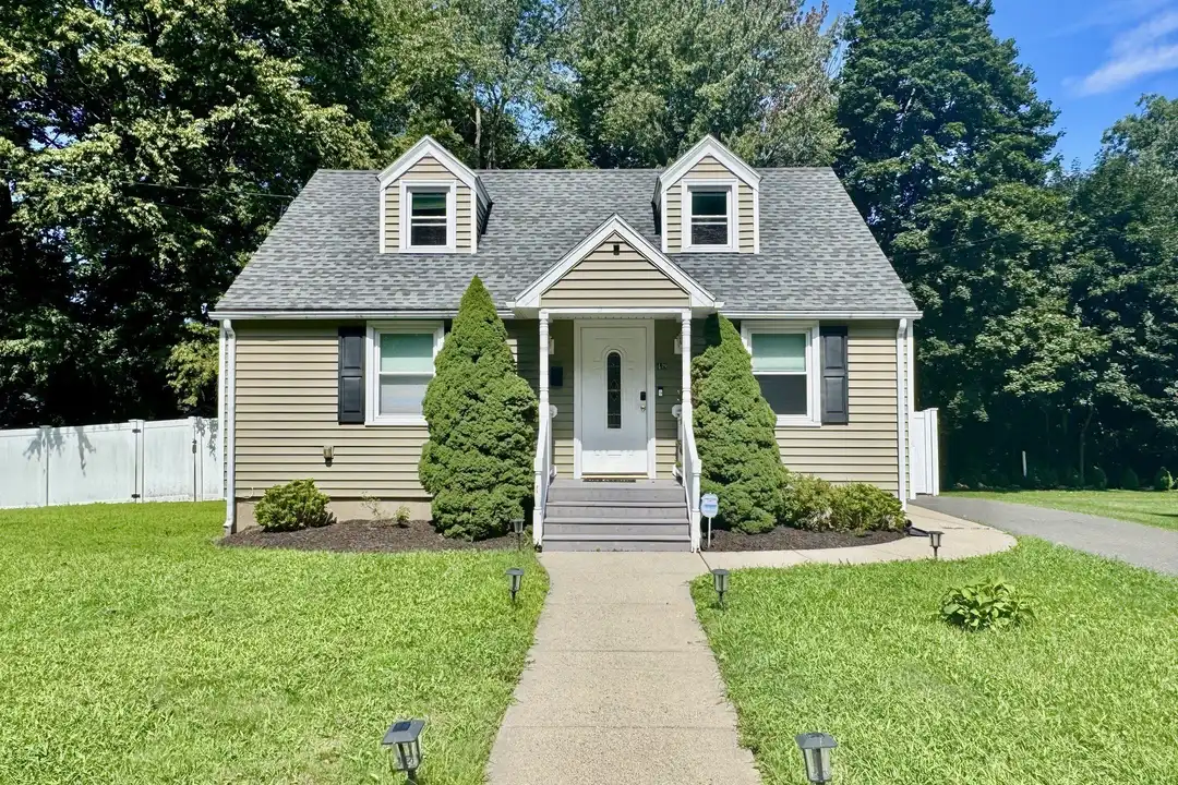 439 Quinn St – photo 1 of 25