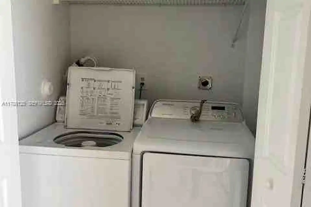 120 E 5th St unit 8 - View 2