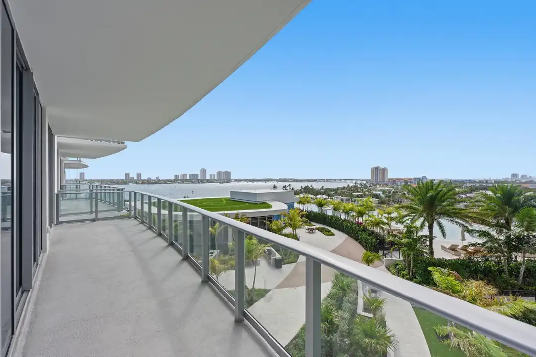 220 Lake Shore Dr unit 811 - View 2