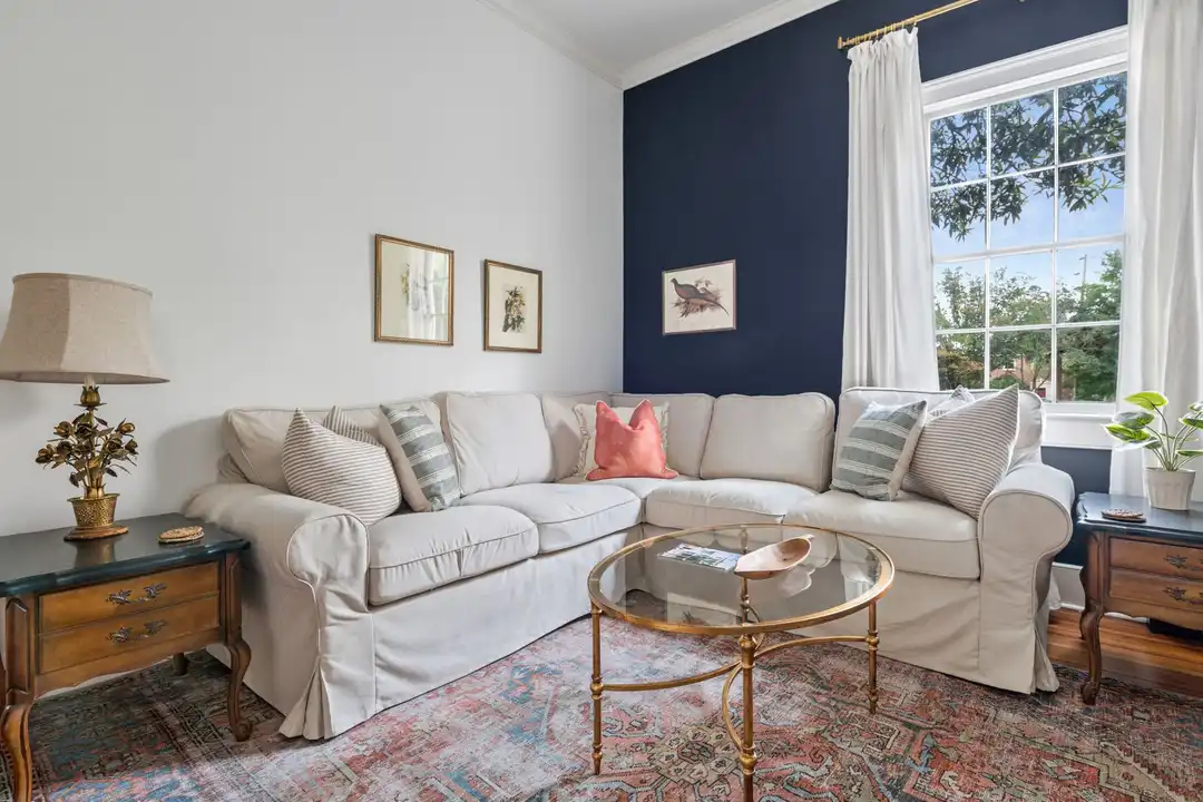 123 Queen St - More
