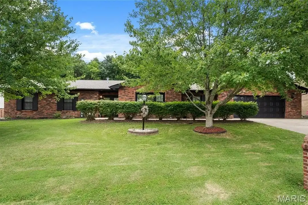 22 Sir Lawrence Dr – photo 1