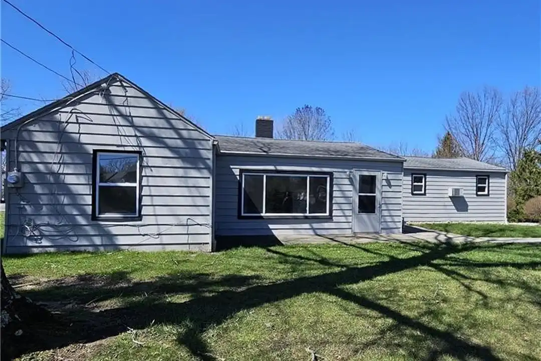 4660 Darrow Rd – photo 1
