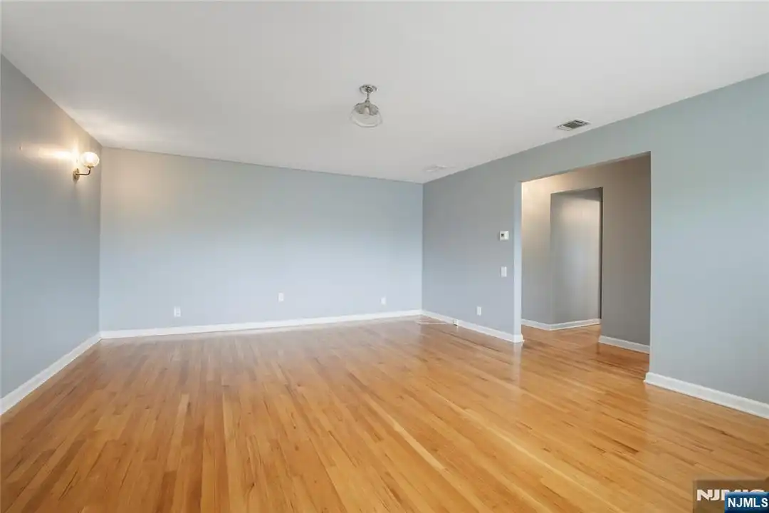 112 E Ackerman Ave unit B right side - View 3