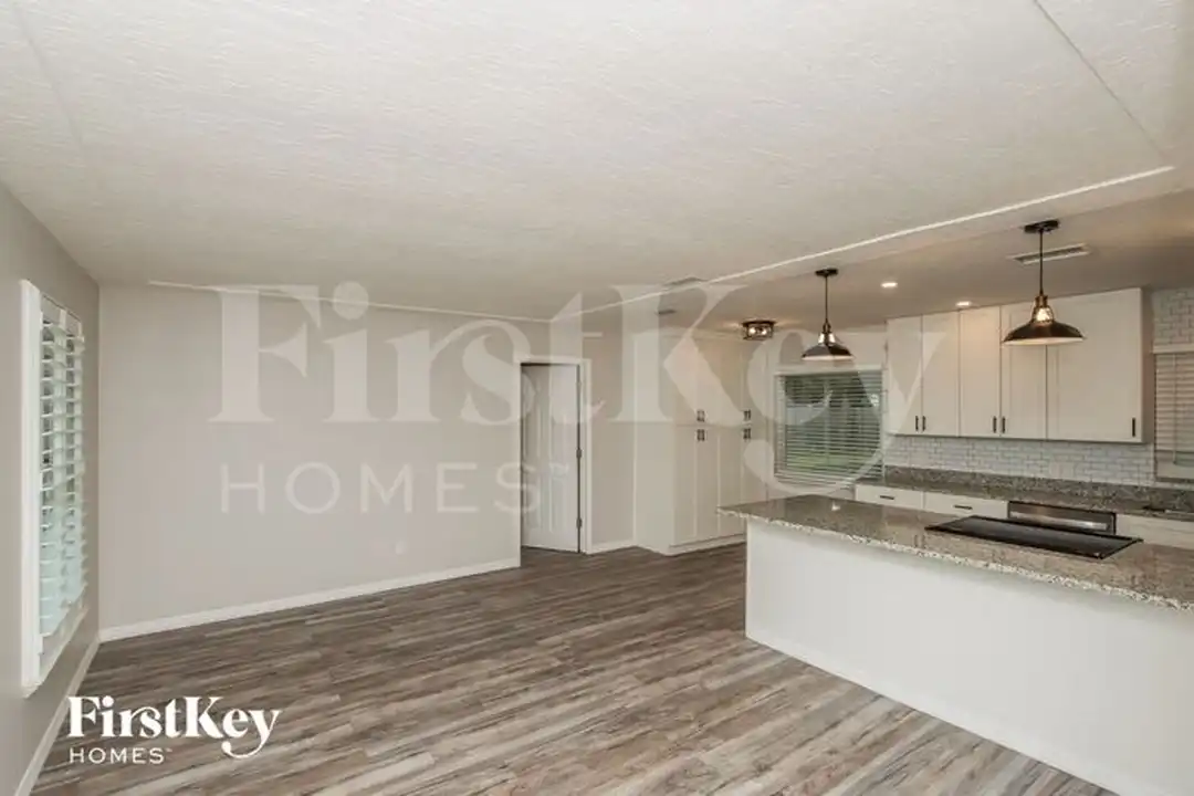 525 Sacre Coeur Dr - View 4