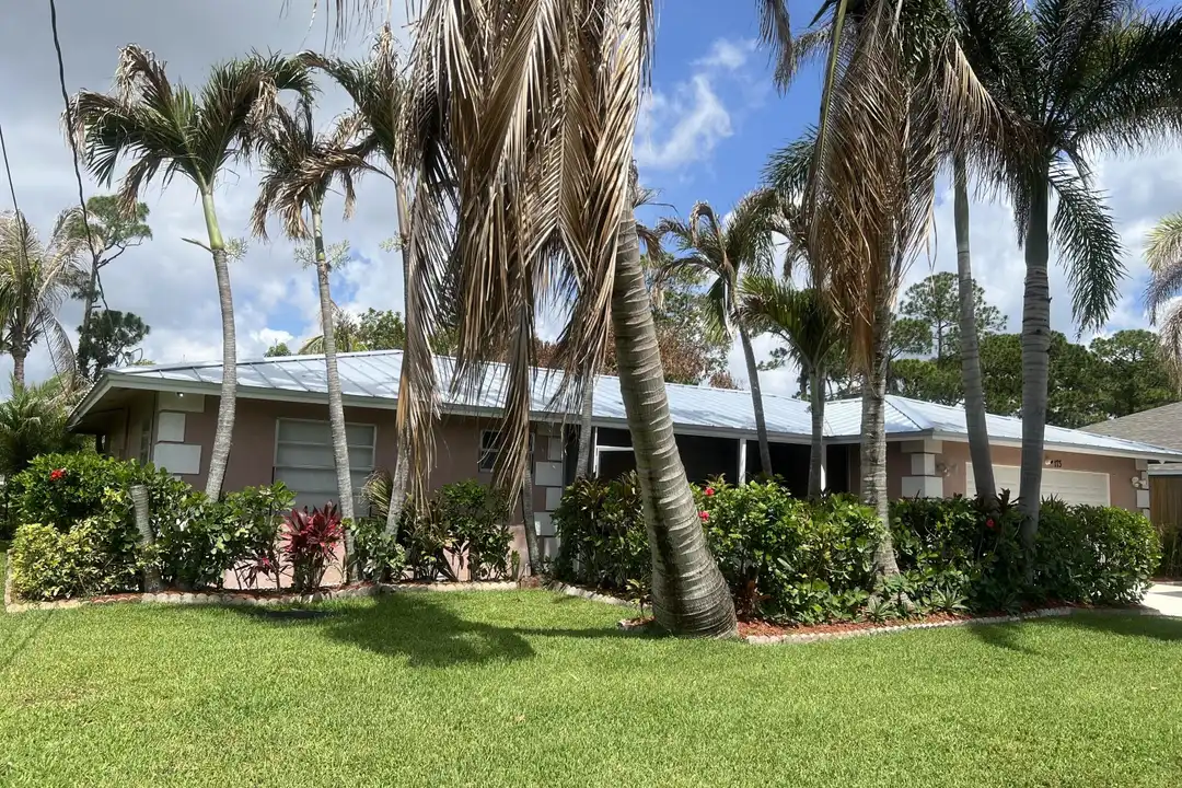 173 SE Fallon Dr - View 2
