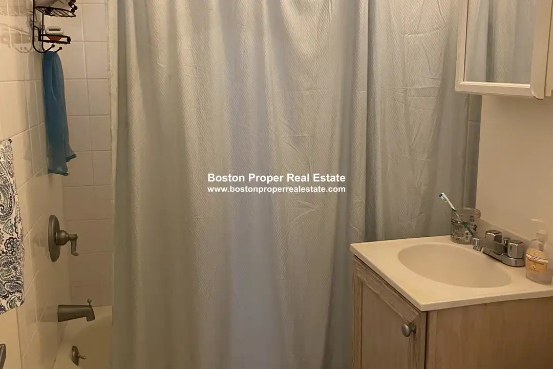 255 Newbury St unit 2R - View 5