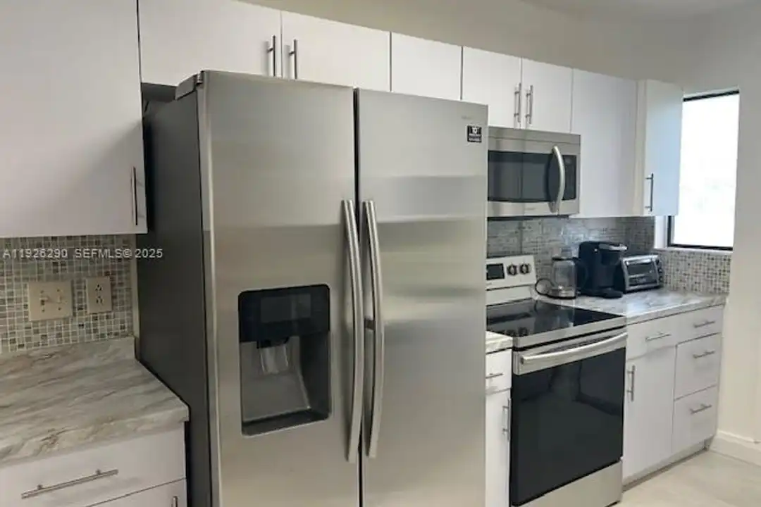 245 189th Terrace unit 0 - View 3