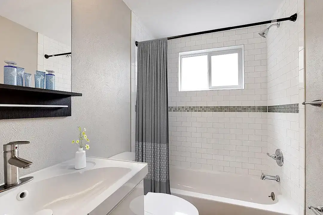 Topaz Apartments - View 5