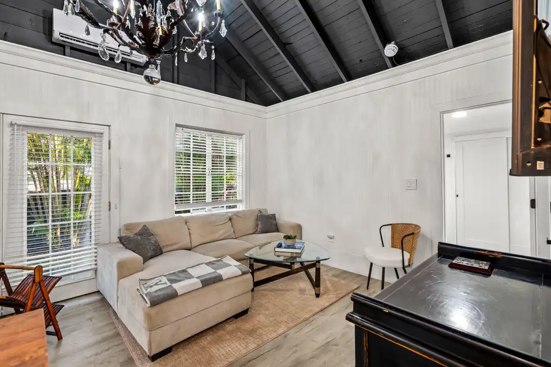 1017 SW 4th St - View 6