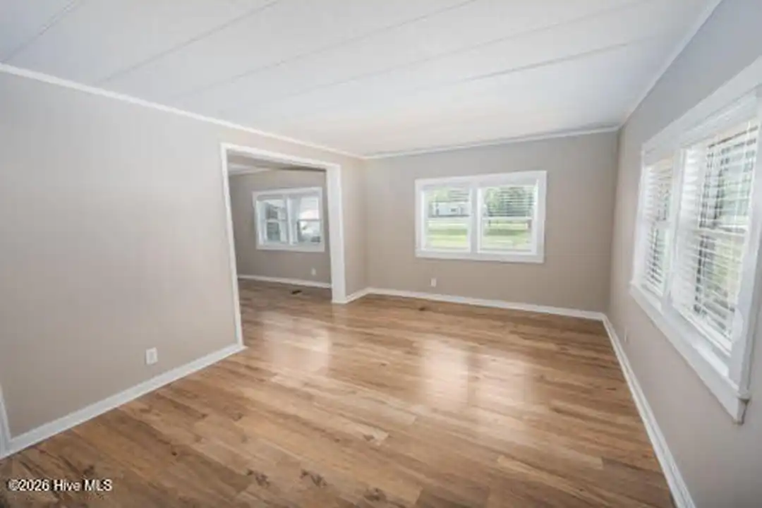 176 Pine St - More