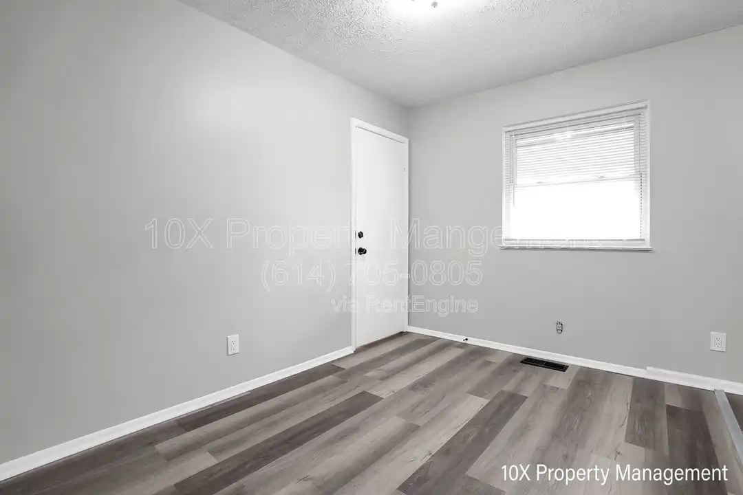 1285 Evergreen Rd - More