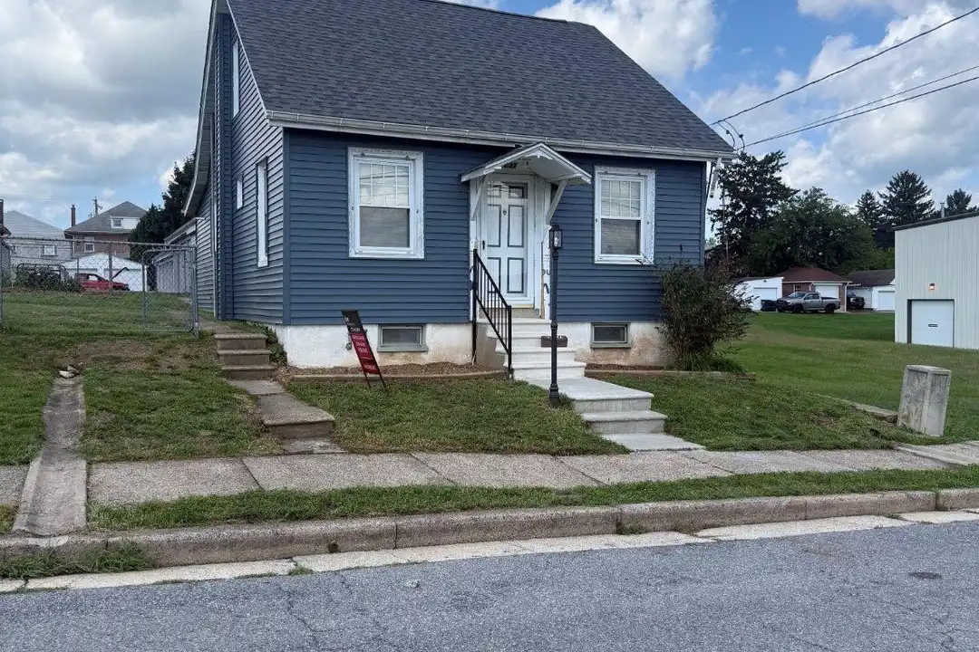 237 S Franklin St – photo 1 of 17
