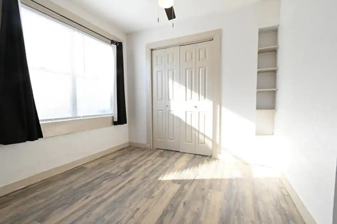 1117 N Youngs Blvd - View 4