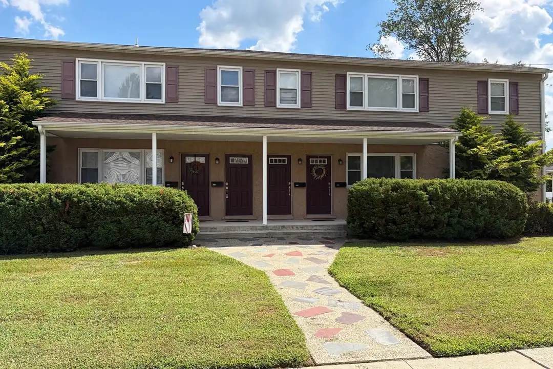 95 Linden Ave unit B – photo 1 of 17