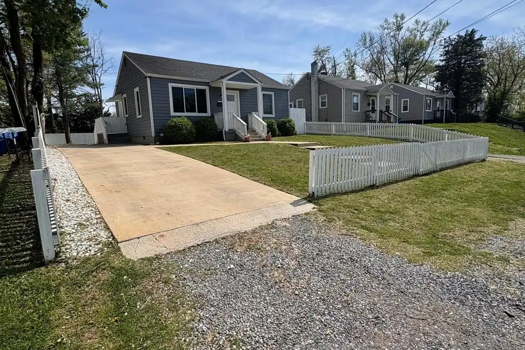 1331 Dudley St NW - View 4