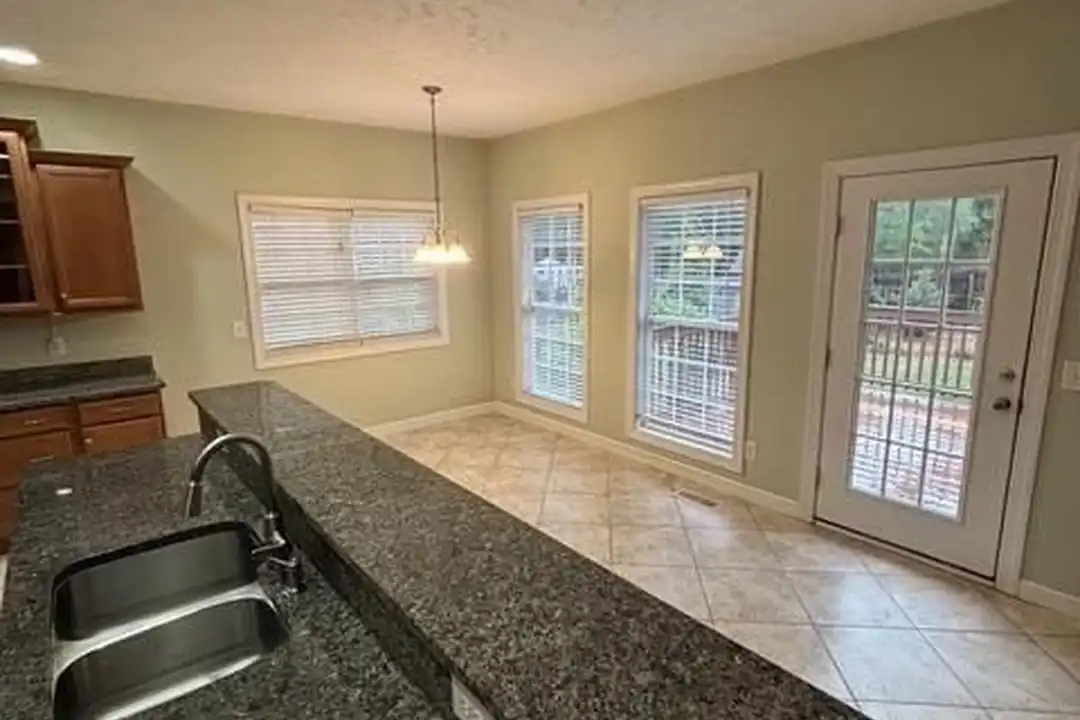 1150 Linden Rd - More