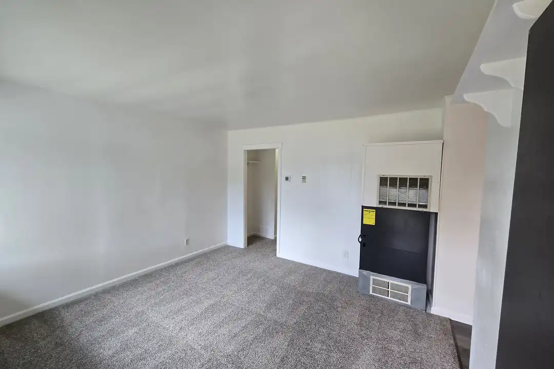 10910 Valley Ave E - View 2