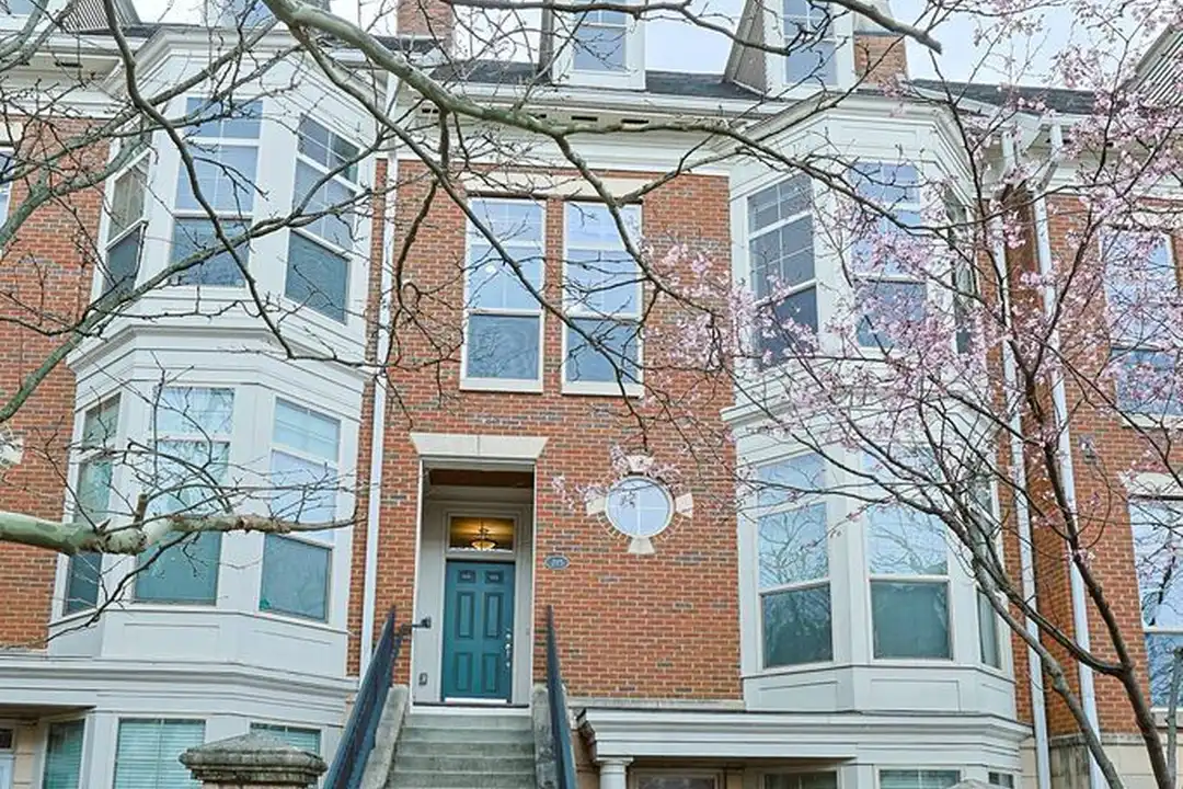 215 Stetson St - View 2