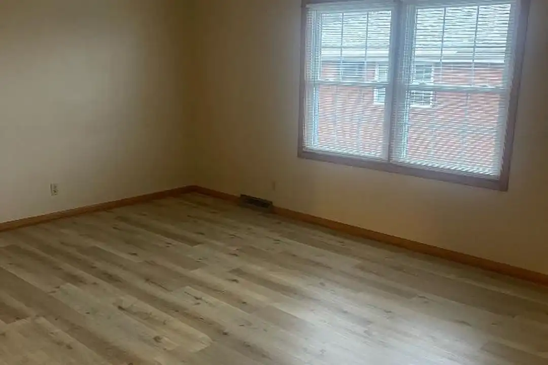 1318 Stevenson Rd – photo 1 of 12