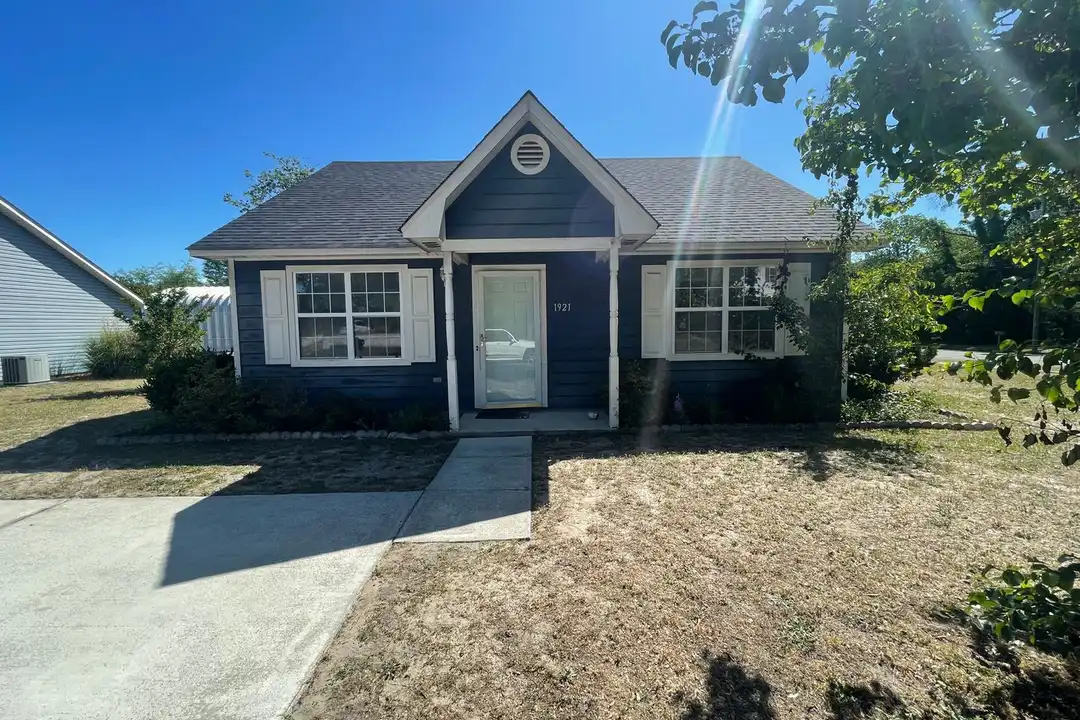 1921 Oak St – photo 1