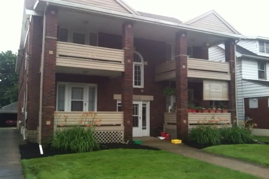 207 E Broadway Ave – photo 1