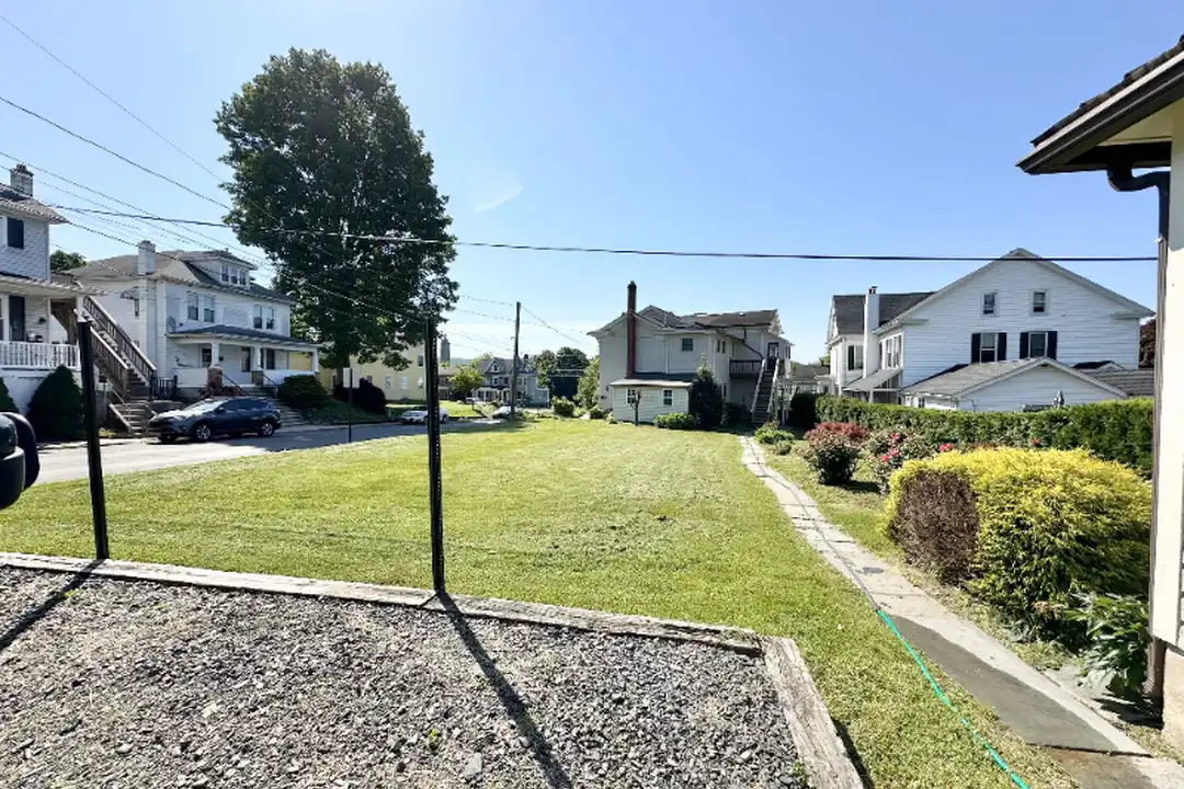 573 Bloom St unit 201 - View 5