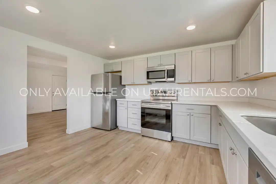 1535 S 450 E - View 2