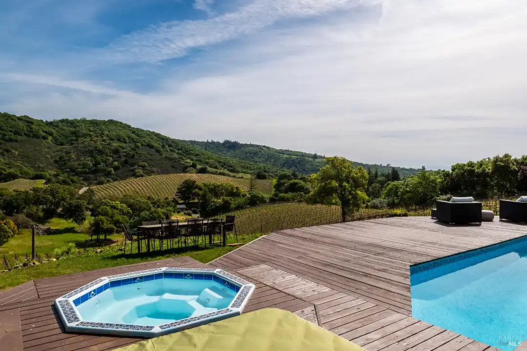 452 Chestnut Ave - View 3