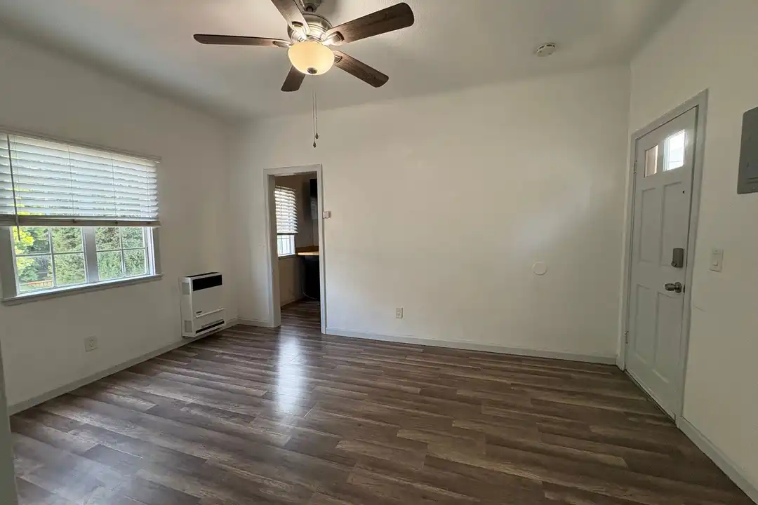 1000 Redondo Ave unit Unit 1 – photo 1