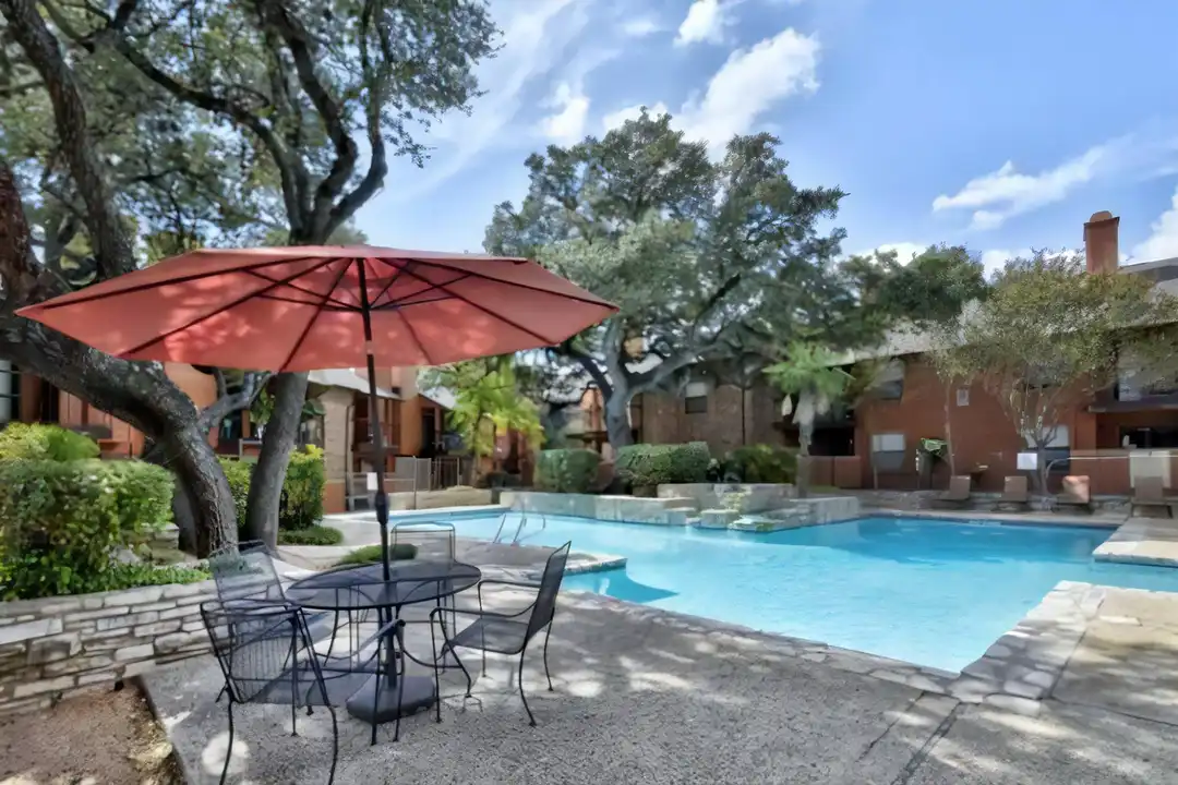 Apartment in San Antonio, Bexar - View 4