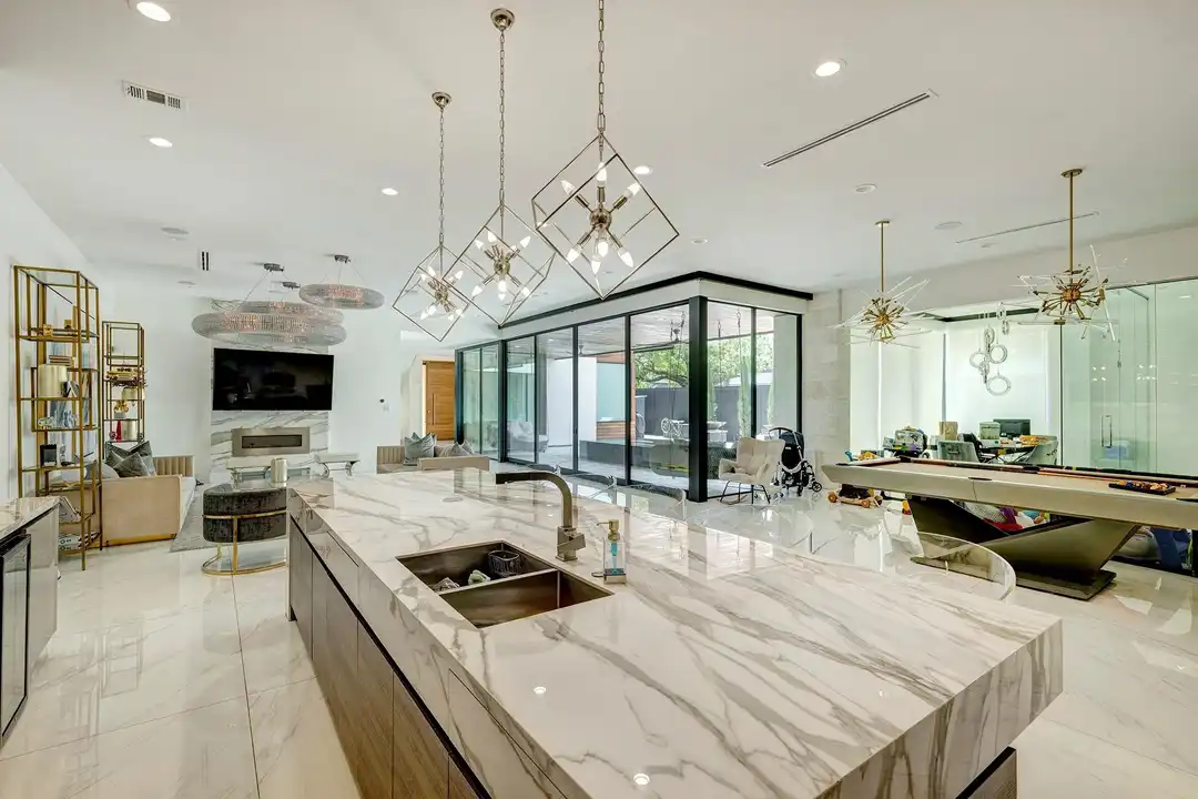 4028 Chatham Ln - More