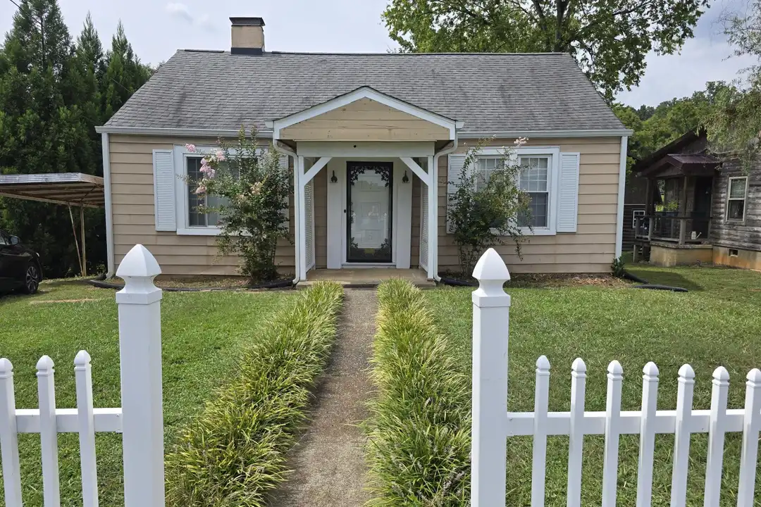 3401 Whittaker Ave – photo 1 of 19
