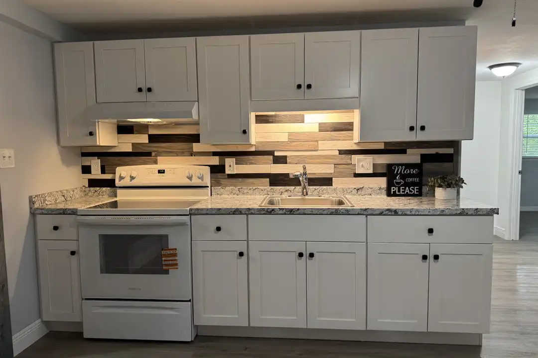 525 NE Crystal St - View 6