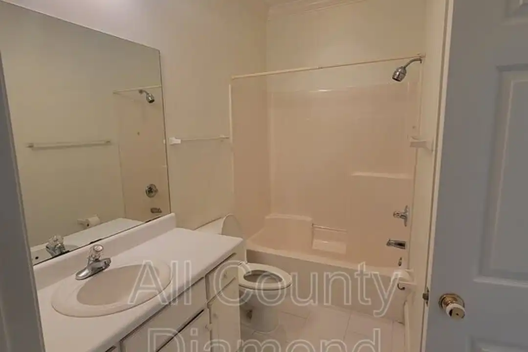 2617 Cypress St - More