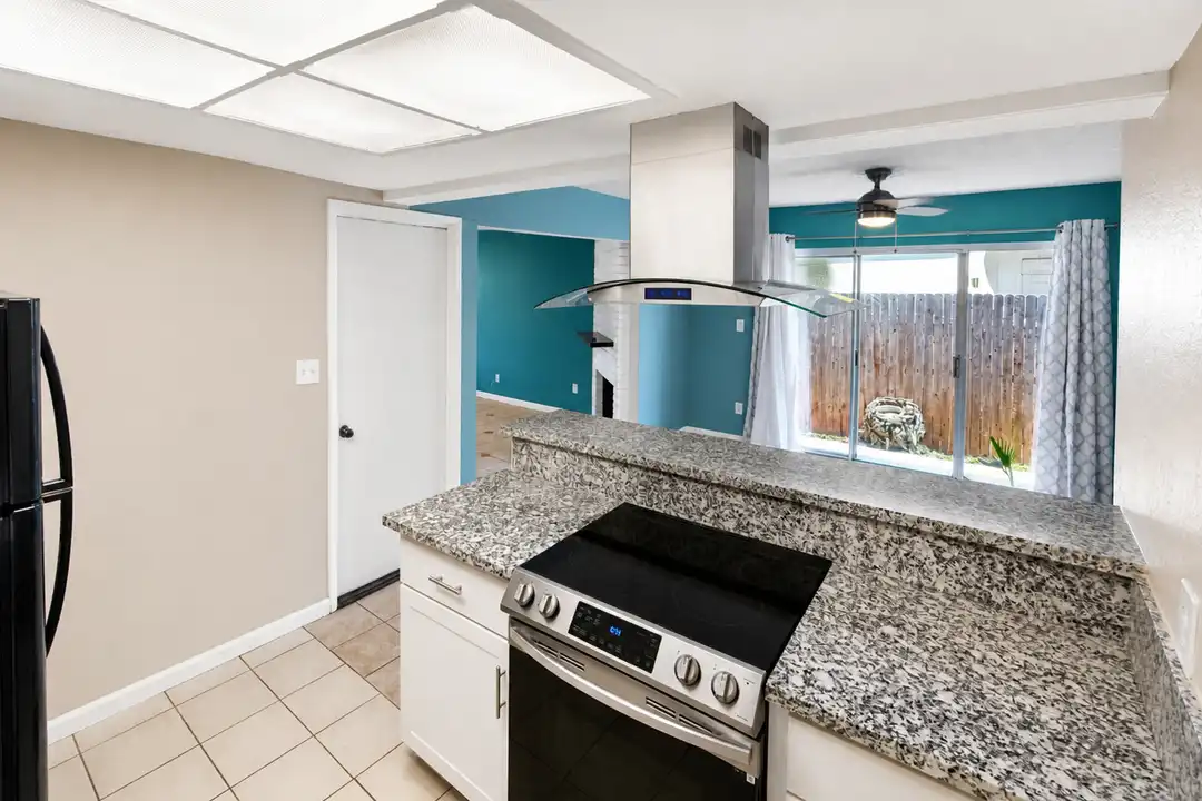5836 Palm Ave - View 6