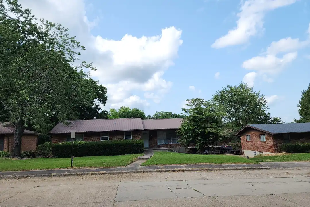 720 Watkins Dr unit 1 – photo 1
