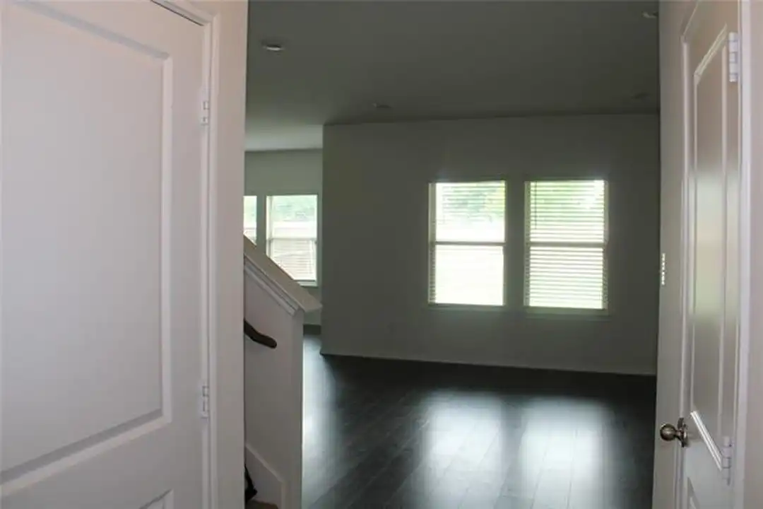 3012 Glazner Dr - More