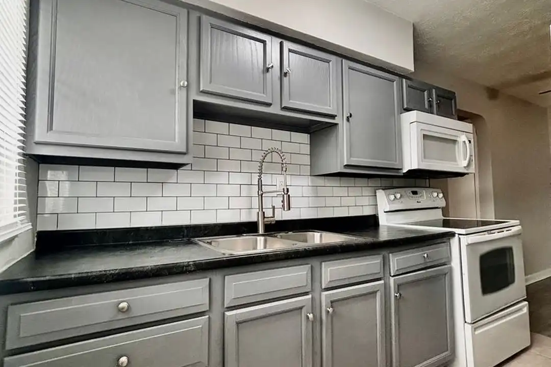 523 Hadley Ave unit 3 – photo 1 of 16