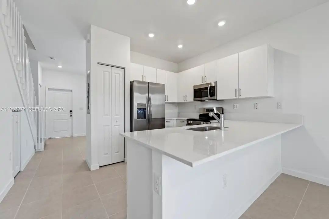 1533 SE 27th Rd - View 2