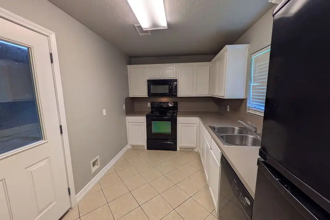 Apartment in Bridge City - View 3