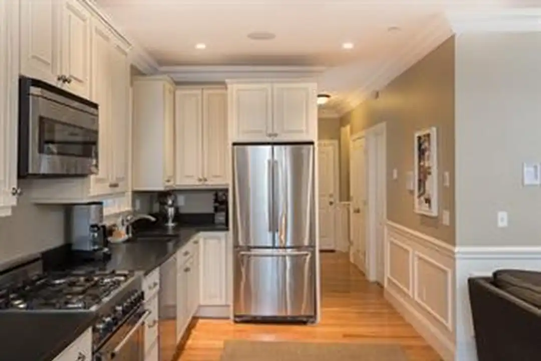 Apartment in Boston - View 3