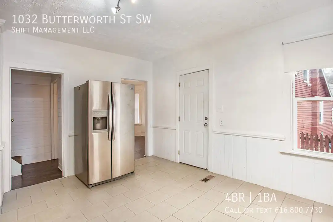 1032 Butterworth St SW - View 5