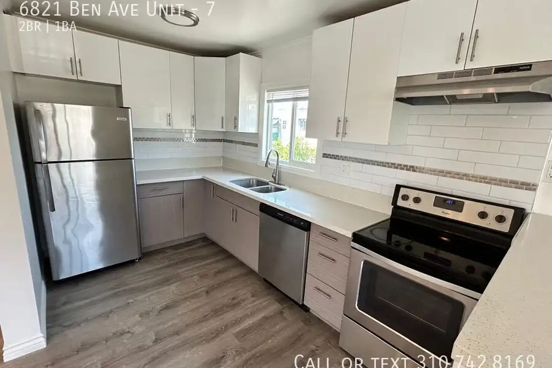 Apartment in Los Angeles, Hewitt, North Hollywood Northeast Neighborhood Council District - View 3